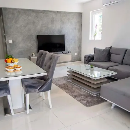 Ella's Apartment Makarska