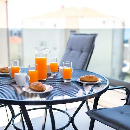 Ella's * Makarska