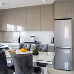 Ella's * Makarska